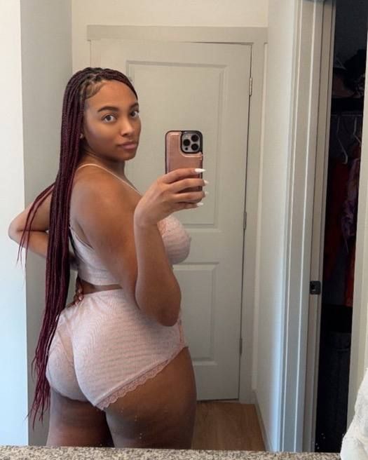 Horny wet pussy - Image 2